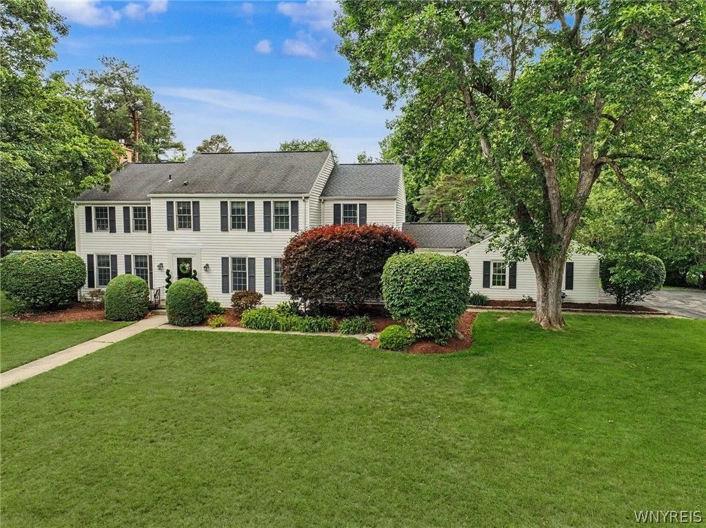 70 Briarhill Road, Amherst, NY 14221