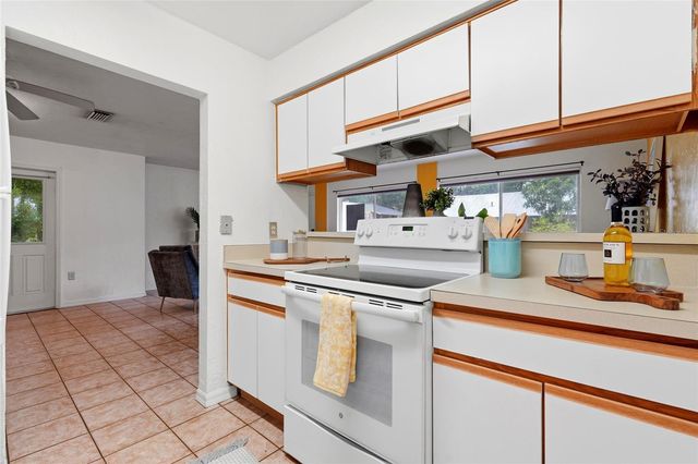 747 SE 2ND PLACE 10, Gainesville, FL 32601