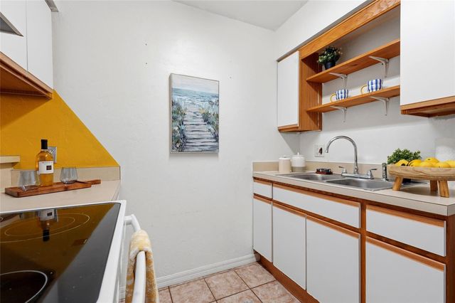 747 SE 2ND PLACE 10, Gainesville, FL 32601