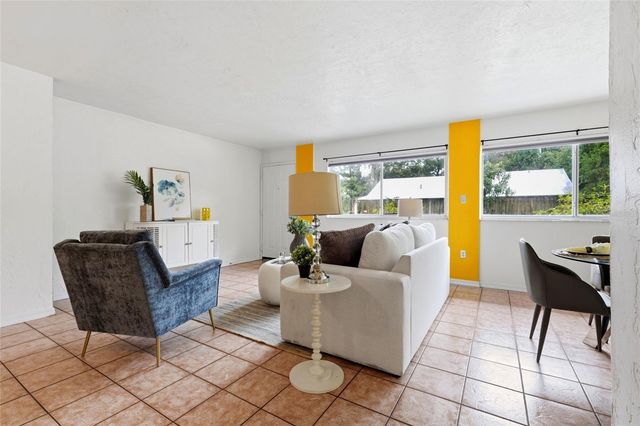 747 SE 2ND PLACE 10, Gainesville, FL 32601