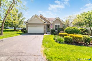 71 Links Way 71, Oxford, CT 06478