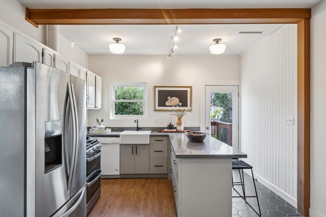 5216 Market St, Oakland, CA 94608