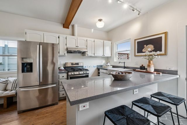 5216 Market St, Oakland, CA 94608