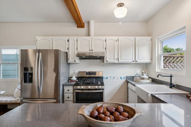 5216 Market St, Oakland, CA 94608