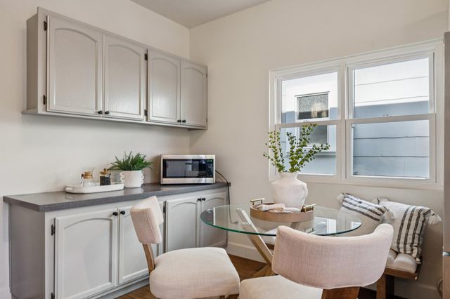 5216 Market St, Oakland, CA 94608