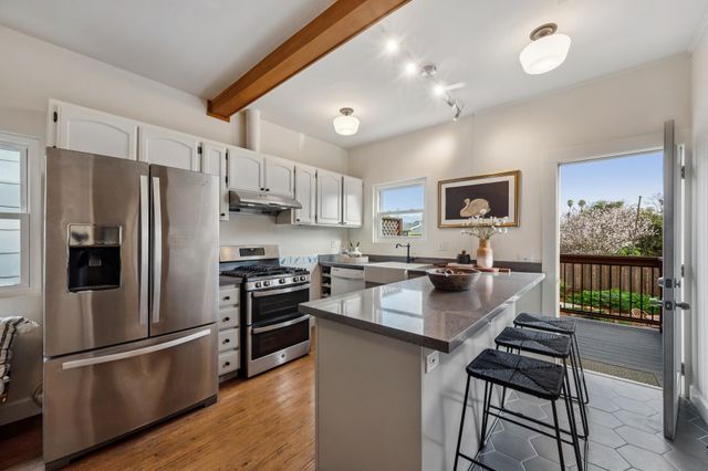 5216 Market St, Oakland, CA 94608