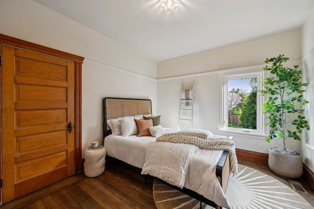 5216 Market St, Oakland, CA 94608