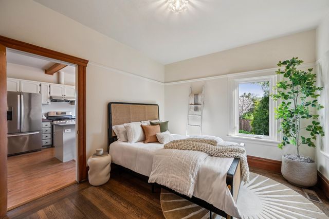 5216 Market St, Oakland, CA 94608