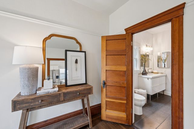 5216 Market St, Oakland, CA 94608