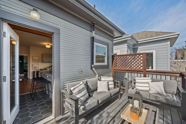 5216 Market St, Oakland, CA 94608