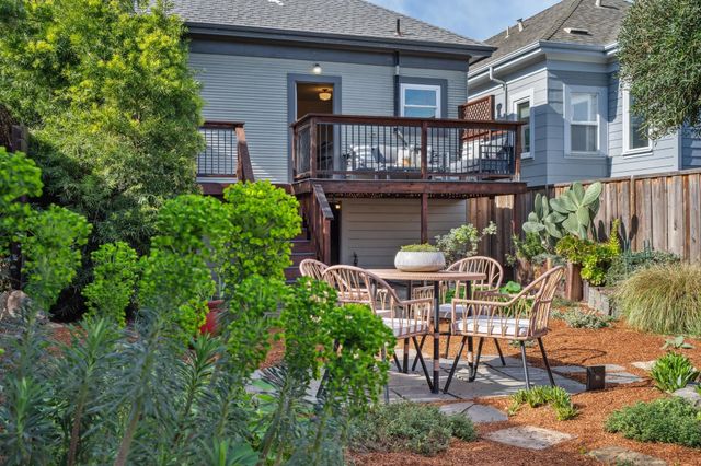 5216 Market St, Oakland, CA 94608