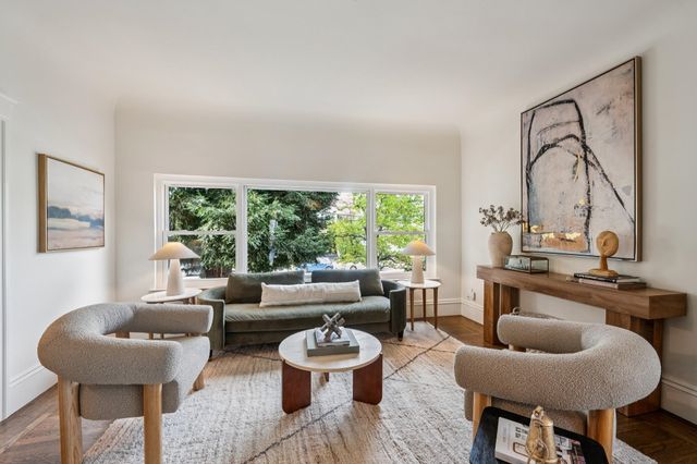 5216 Market St, Oakland, CA 94608