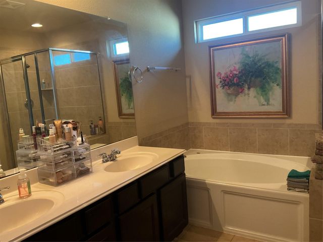 809 Hometown PKWY, Kyle, TX 78640