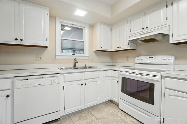 284 Blackstone Drive, Centerville, OH 45459