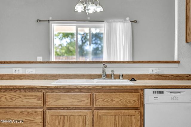 445 Torrey Pines Drive, Fallon, NV 89406