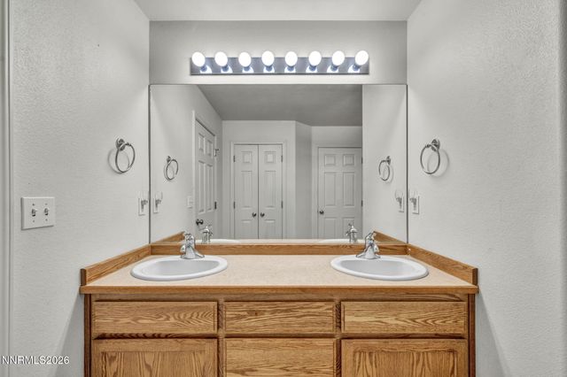 445 Torrey Pines Drive, Fallon, NV 89406