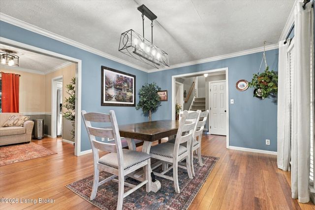 1102 Timber Oak Dr, Louisville, KY 40223