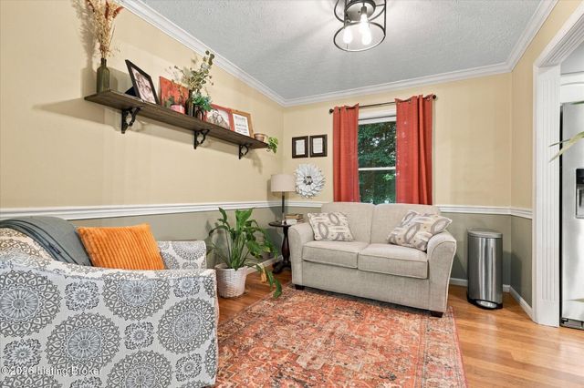 1102 Timber Oak Dr, Louisville, KY 40223