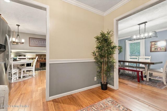 1102 Timber Oak Dr, Louisville, KY 40223