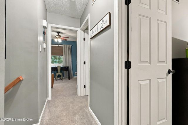 1102 Timber Oak Dr, Louisville, KY 40223