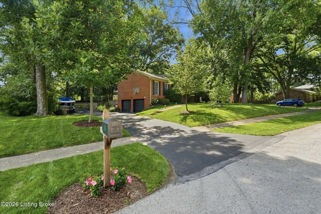 1102 Timber Oak Dr, Louisville, KY 40223