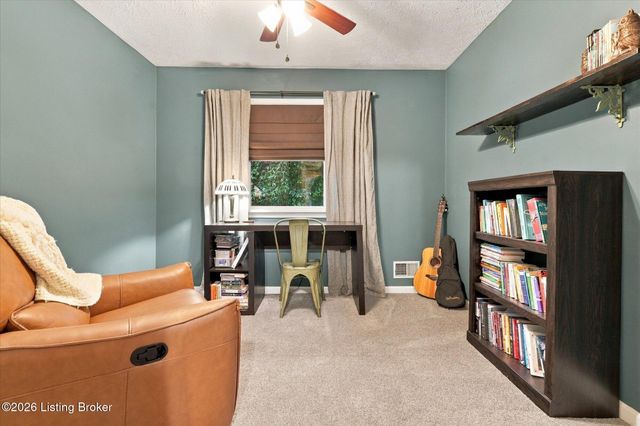 1102 Timber Oak Dr, Louisville, KY 40223