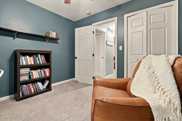 1102 Timber Oak Dr, Louisville, KY 40223