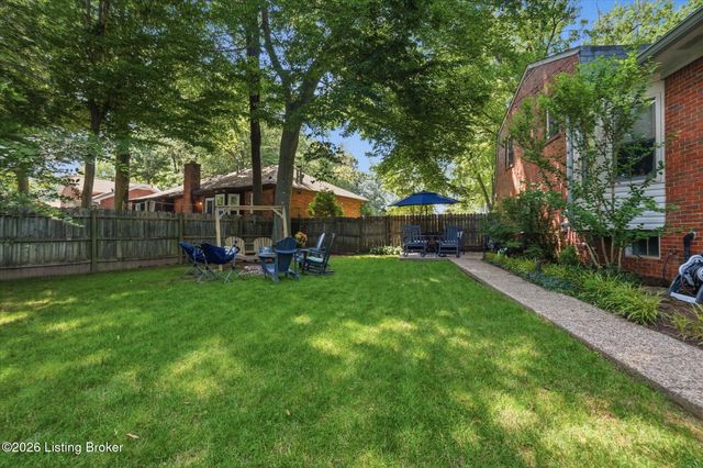 1102 Timber Oak Dr, Louisville, KY 40223