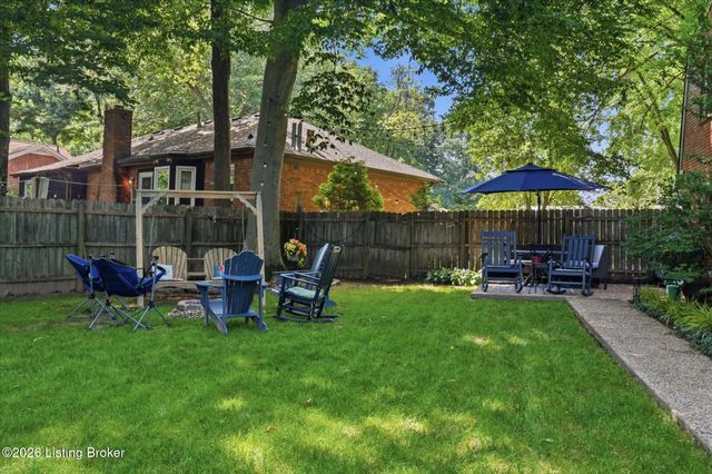 1102 Timber Oak Dr, Louisville, KY 40223