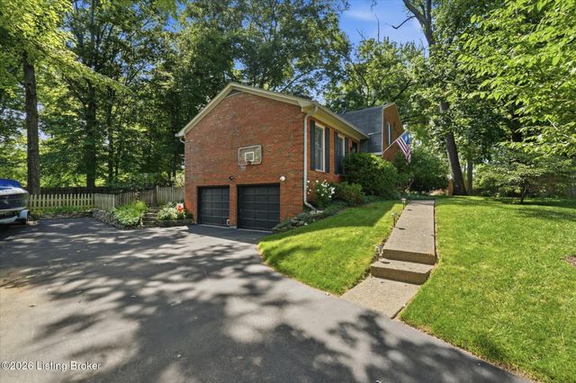 1102 Timber Oak Dr, Louisville, KY 40223