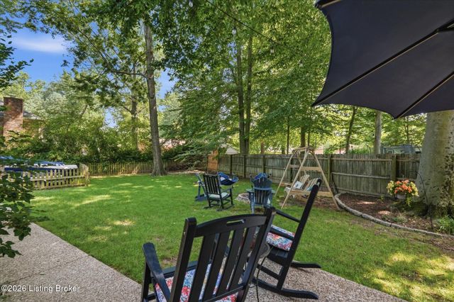 1102 Timber Oak Dr, Louisville, KY 40223