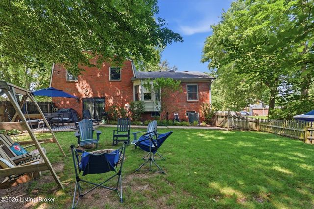 1102 Timber Oak Dr, Louisville, KY 40223