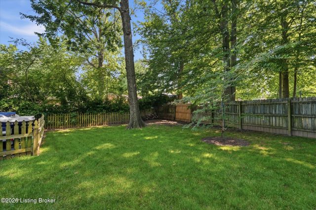1102 Timber Oak Dr, Louisville, KY 40223