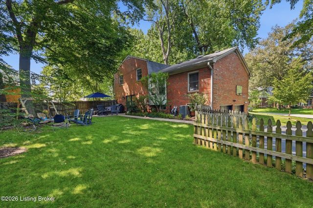 1102 Timber Oak Dr, Louisville, KY 40223