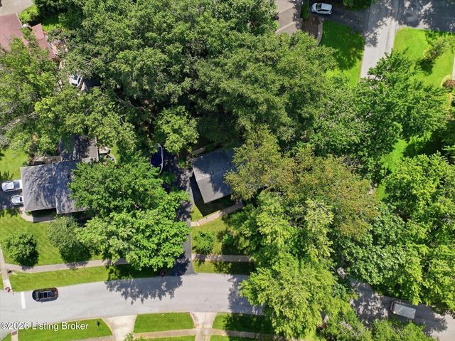 1102 Timber Oak Dr, Louisville, KY 40223