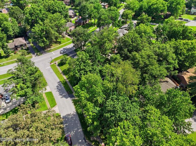 1102 Timber Oak Dr, Louisville, KY 40223