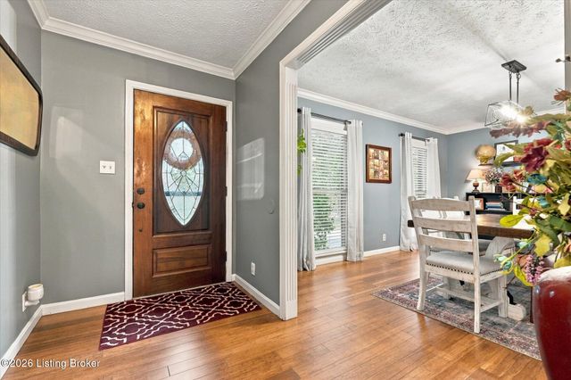 1102 Timber Oak Dr, Louisville, KY 40223