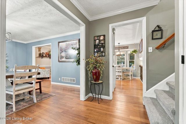 1102 Timber Oak Dr, Louisville, KY 40223