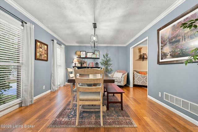1102 Timber Oak Dr, Louisville, KY 40223