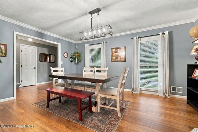 1102 Timber Oak Dr, Louisville, KY 40223