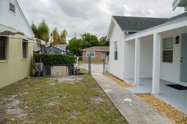 908 W 5th Street, Riviera Beach, FL 33404