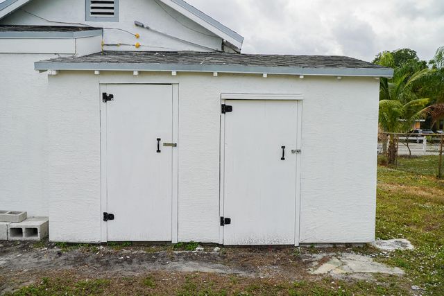 908 W 5th Street, Riviera Beach, FL 33404