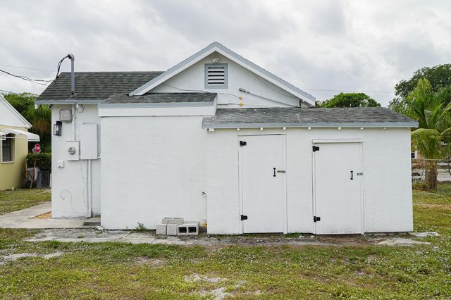 908 W 5th Street, Riviera Beach, FL 33404