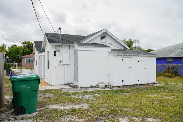 908 W 5th Street, Riviera Beach, FL 33404