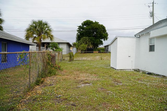 908 W 5th Street, Riviera Beach, FL 33404