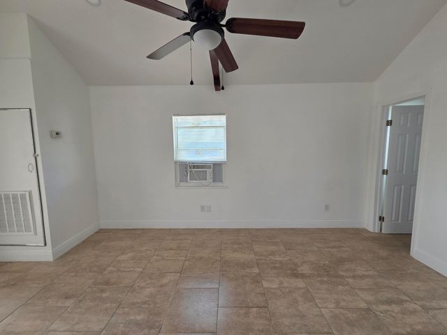 908 W 5th Street, Riviera Beach, FL 33404