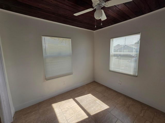 908 W 5th Street, Riviera Beach, FL 33404