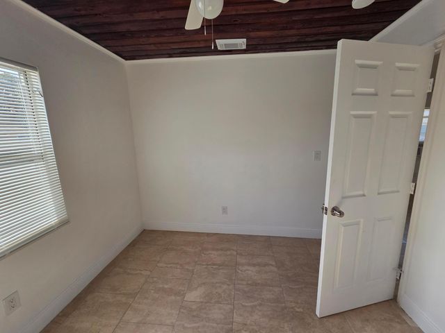 908 W 5th Street, Riviera Beach, FL 33404