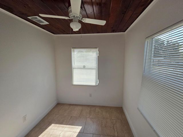 908 W 5th Street, Riviera Beach, FL 33404