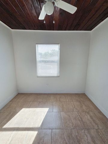 908 W 5th Street, Riviera Beach, FL 33404